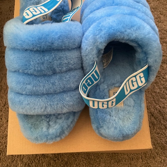 UGG - Picture 3 of 5